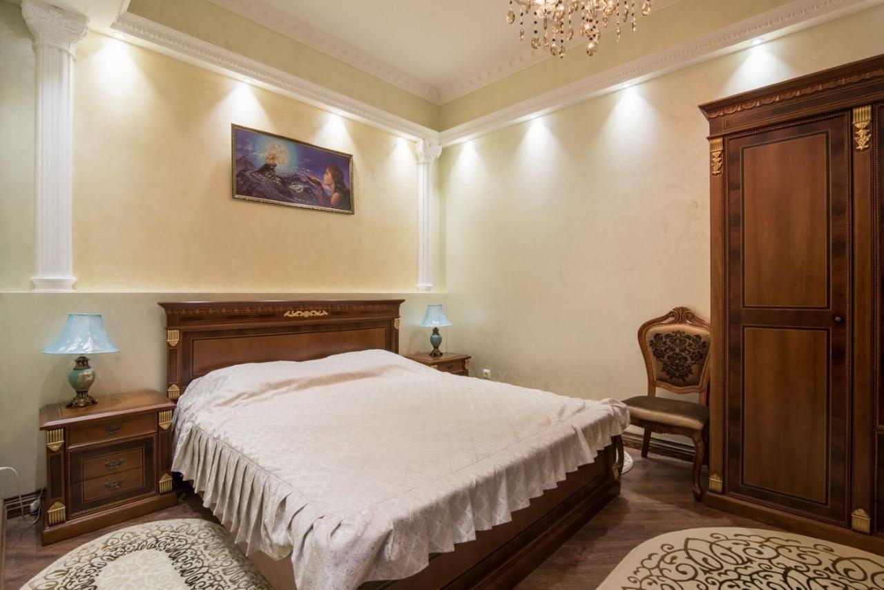 Panskiy Dvir Chernivtsi Bagian luar foto