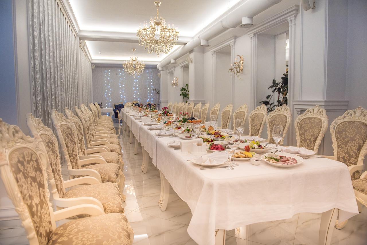 Panskiy Dvir Chernivtsi Bagian luar foto