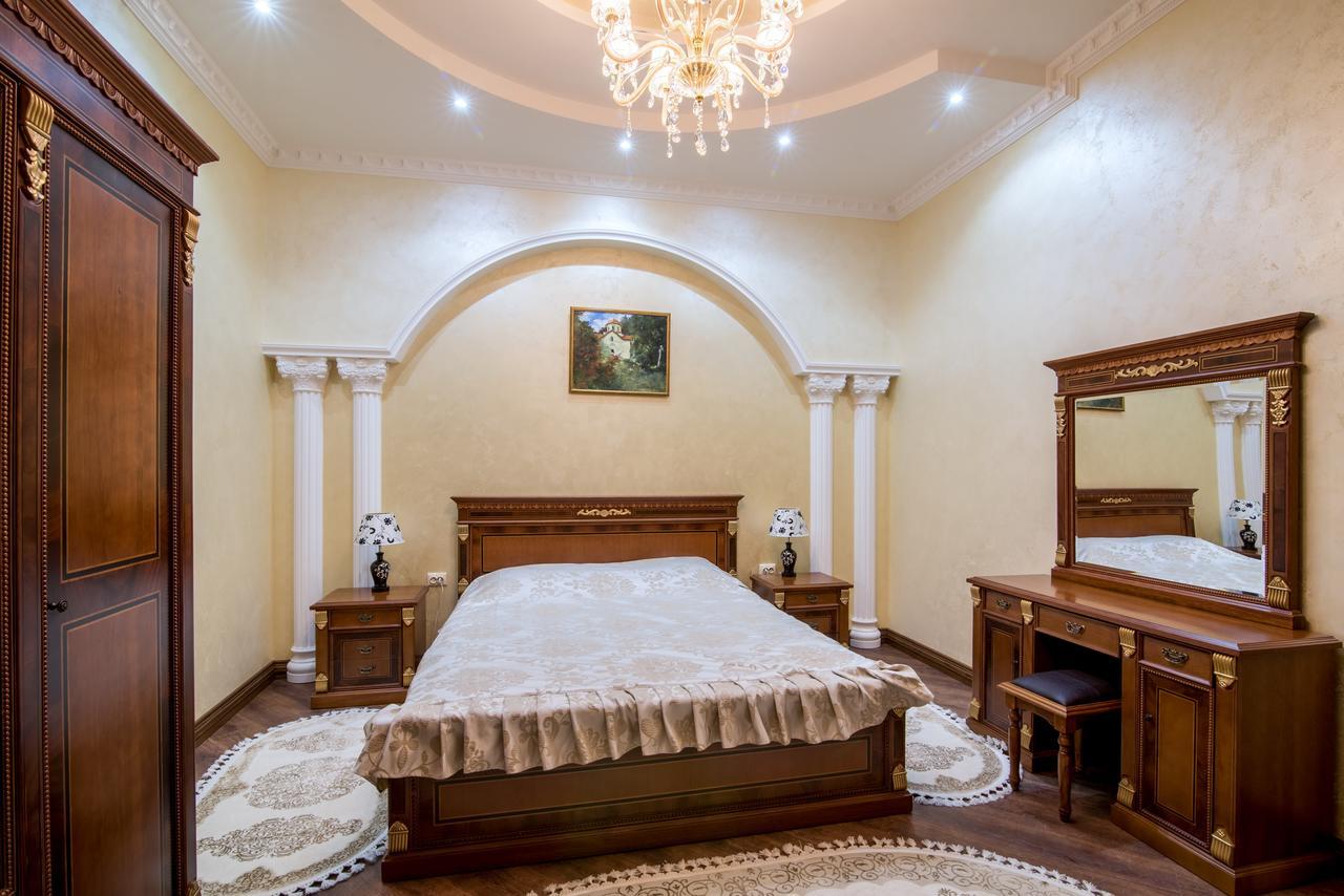 Panskiy Dvir Chernivtsi Bagian luar foto